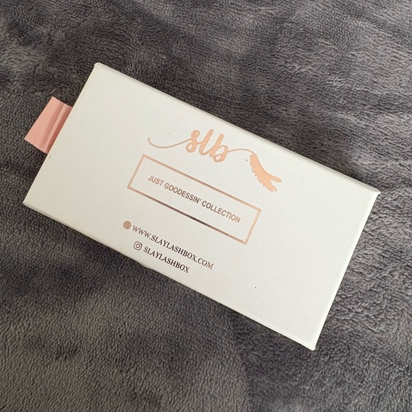 Slay Lash Box with Faux Lashes - Picture 4 of 4